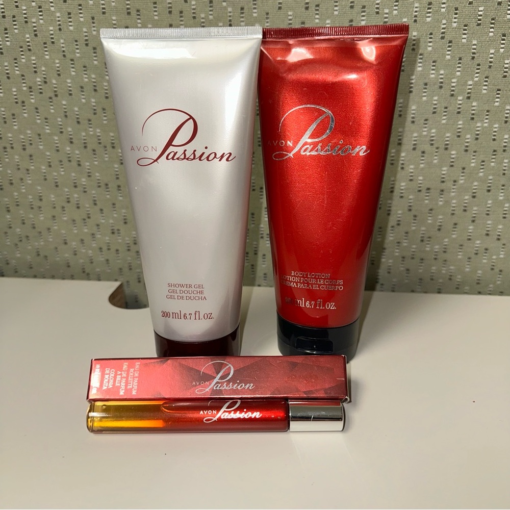 Avon Passion Red and White Body Care Trio